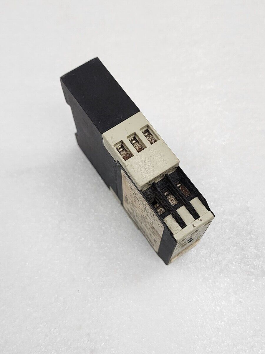 TELEMECANIQUE RE4 TP13BU TIME DELAY RELAY 09972 110-240V/24V/42-48V 0.05S-300H