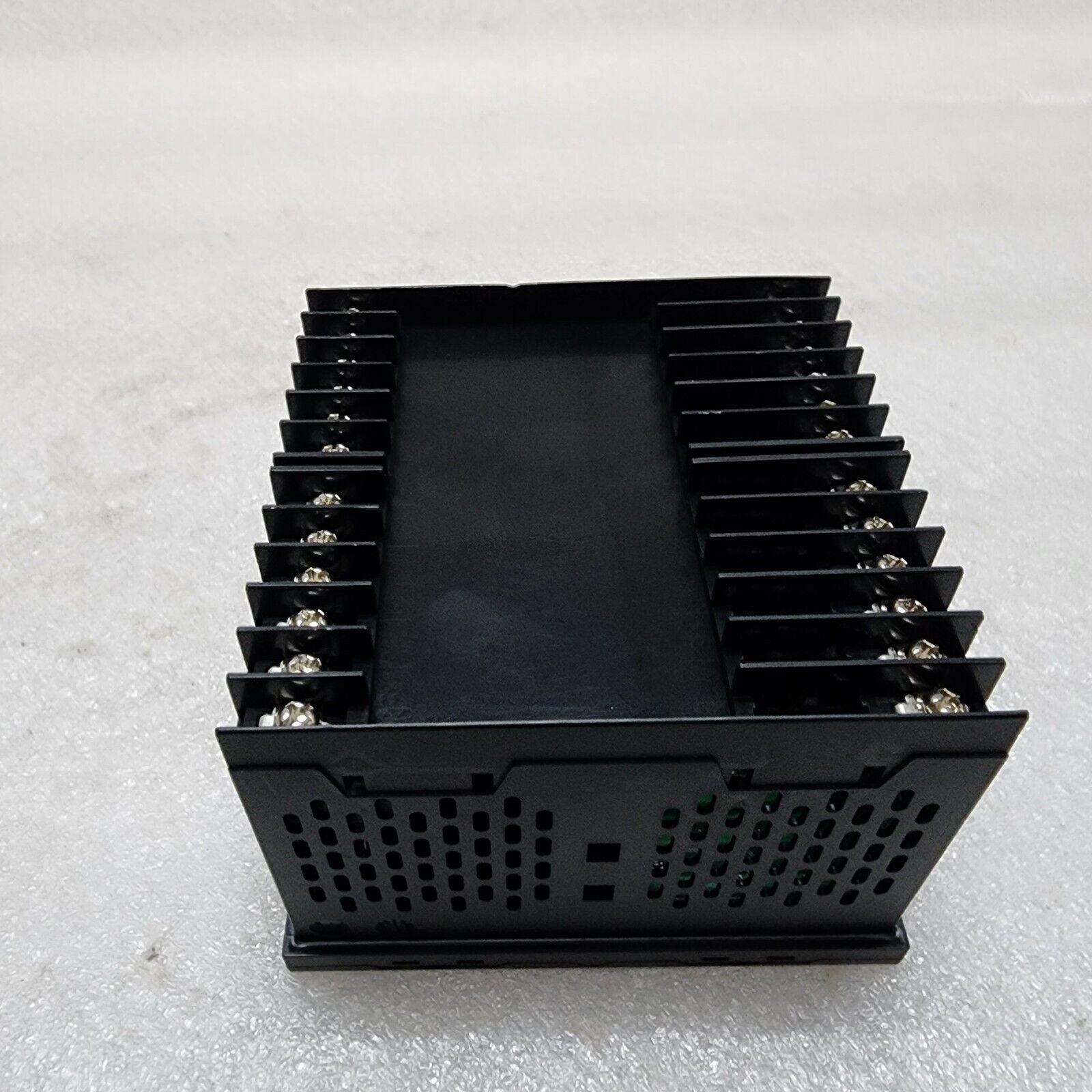 FUJI ELECTRIC PXF9AER2-1V100-P TEMPERATURE CONTROLLER 100-240VAC