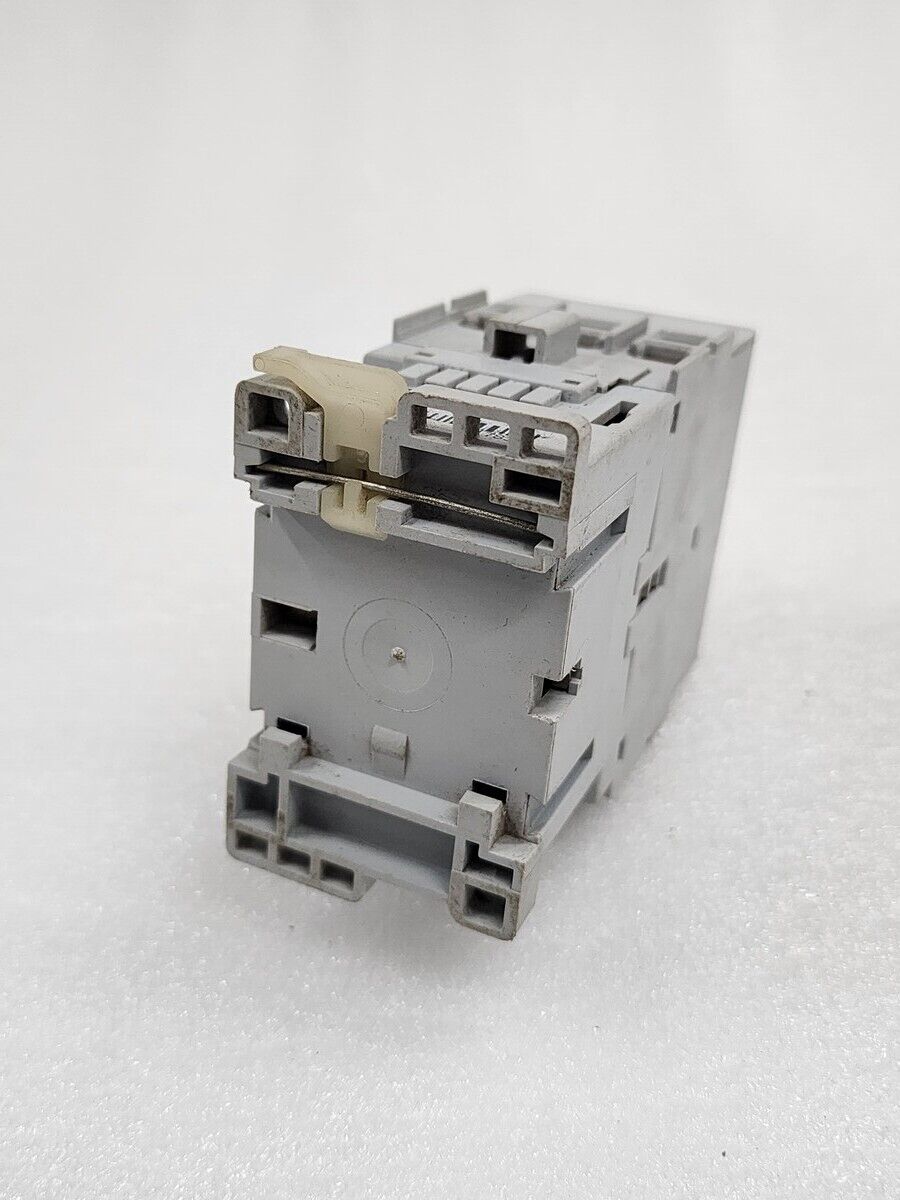 ALLEN BRADLEY CAT 100-C37-00 SER C MAGNETIC CONTACTOR COIL VOLTAGE 110-120V