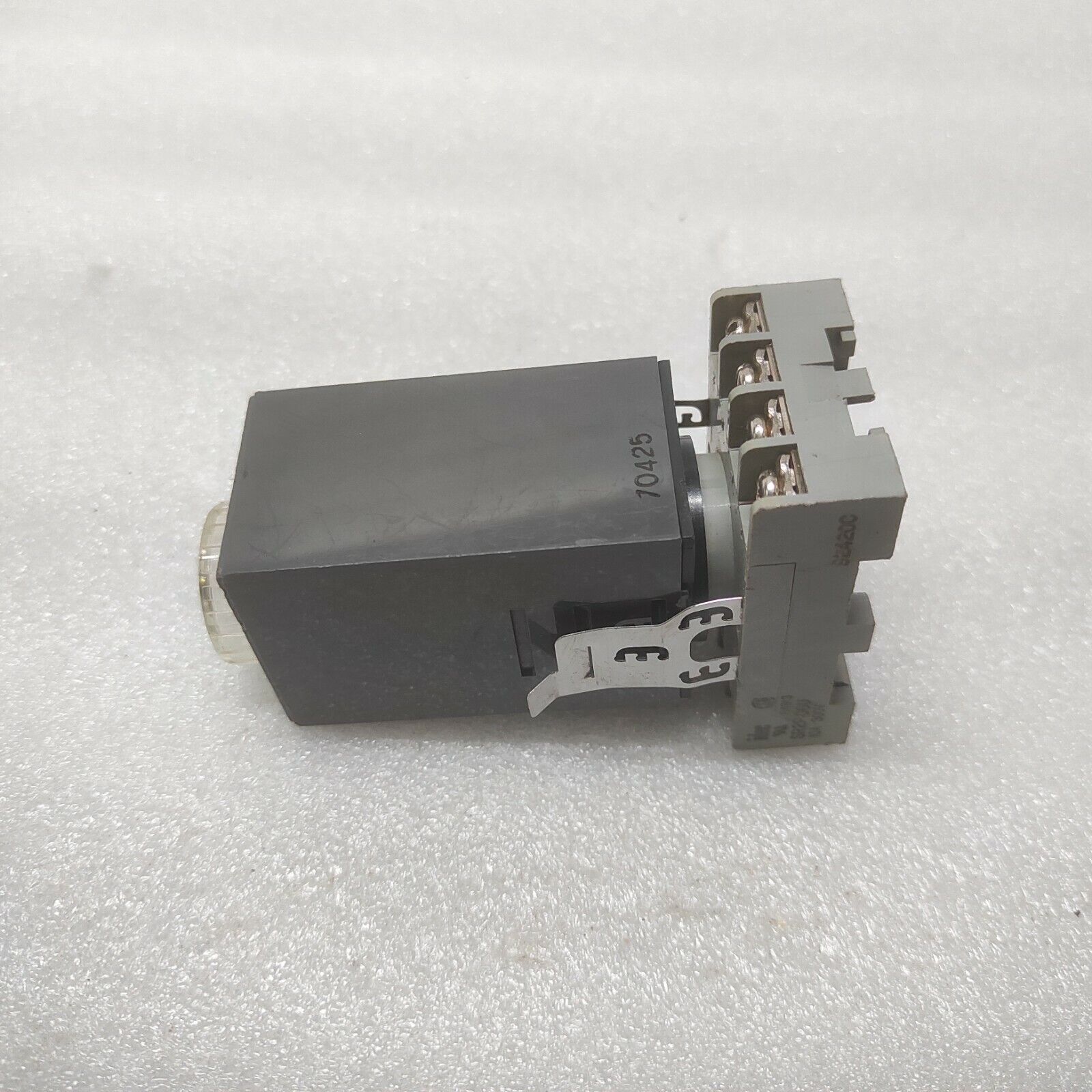 IDEC GT3A-2AF20 MULTIFUNCTION TIMER 100-240VAC