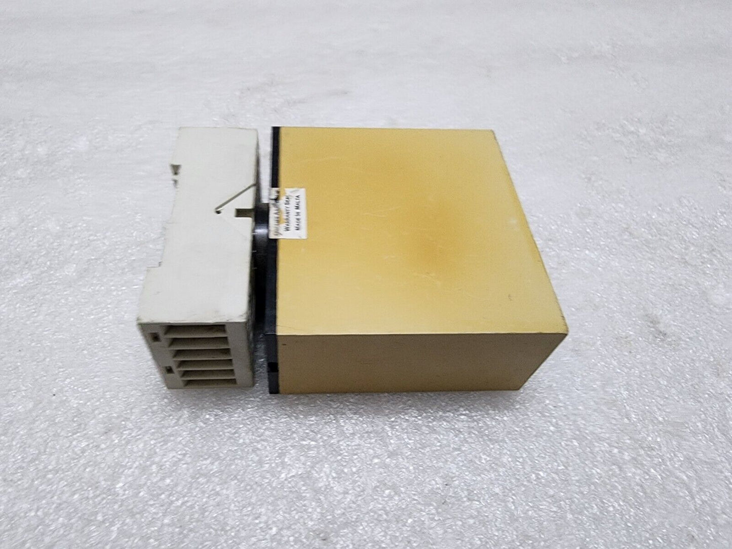 CARLO GAVAZZI ST115230 TEMPERATURE LEVEL RELAY 230V