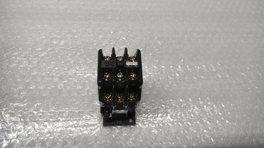 FUJI ELECTRIC SRC50-2U/X (4A2B) MAGNETIC CONTACTOR 380-440V