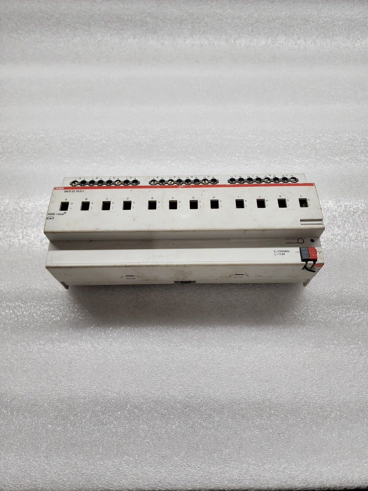 ABB SA/S 12.10.2.1 SWITCH ACTUATOR 2CDG110158R0011