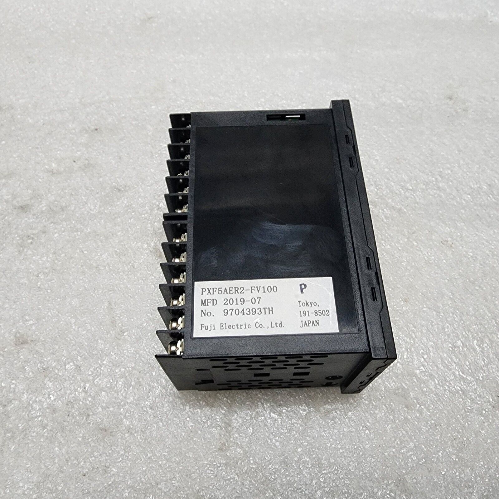 FUJI ELECTRIC PXF5AER2-FV100-P TEMPERATURE CONTROLLER 100-240VAC