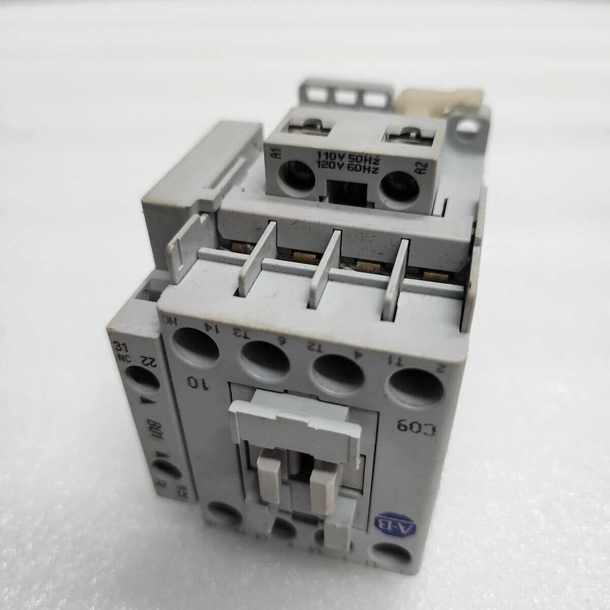 ALLEN BRADLEY CAT 100-C09-10 SER A MAGNETIC CONTACTOR 32A COIL VOLTAGE 110-120V