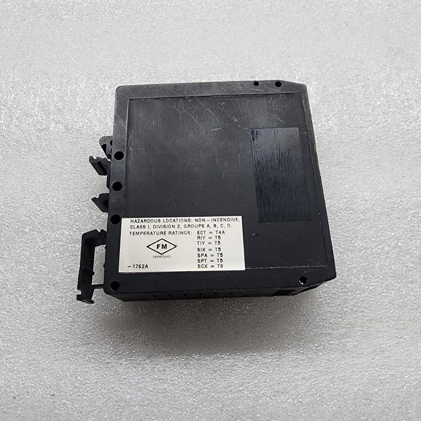 MOORE ECT SIGNAL ISOLATOR CONVERTER