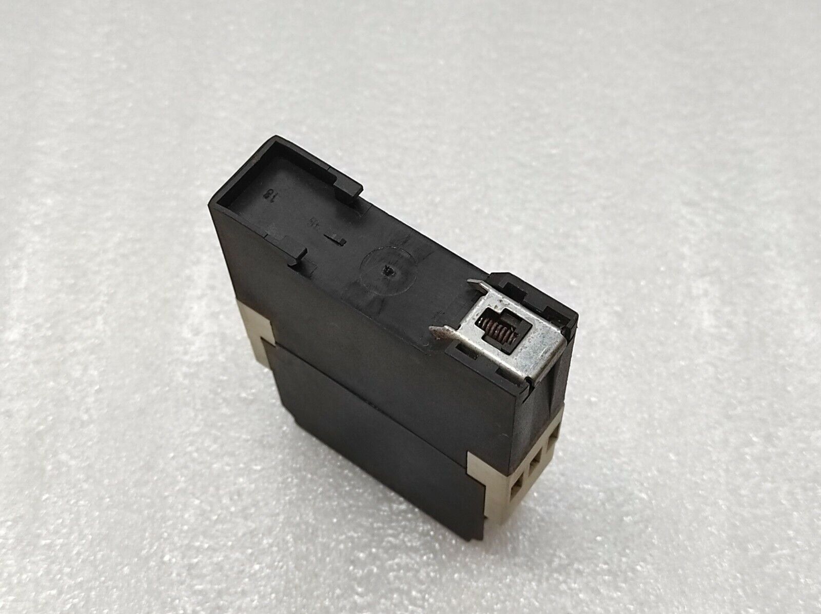 Janssen VWS Switch on Relay E09-1320-0X3 110-240VAC/24V AC-DC 0.05S - 300H