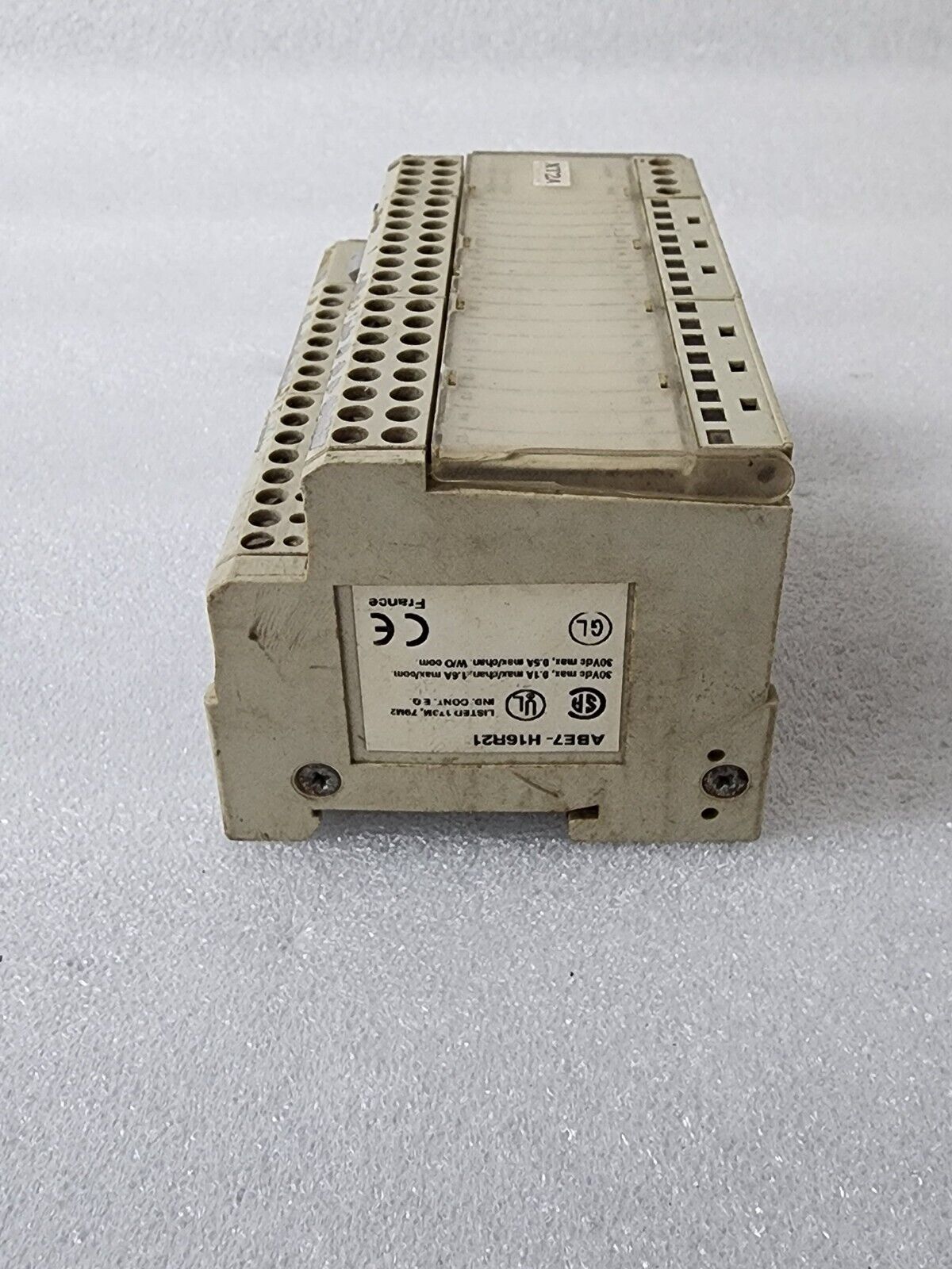 ABE7-H16R21 16 I/O PASSIVE CONNECTION SUB BASE