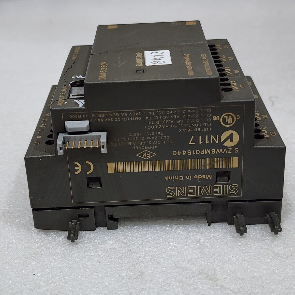 SIEMENS 6ED1 055-1FB10-0BA0 DM16 230R LOGIC POWER SUPPLY 115-240V CRACK ON BODY