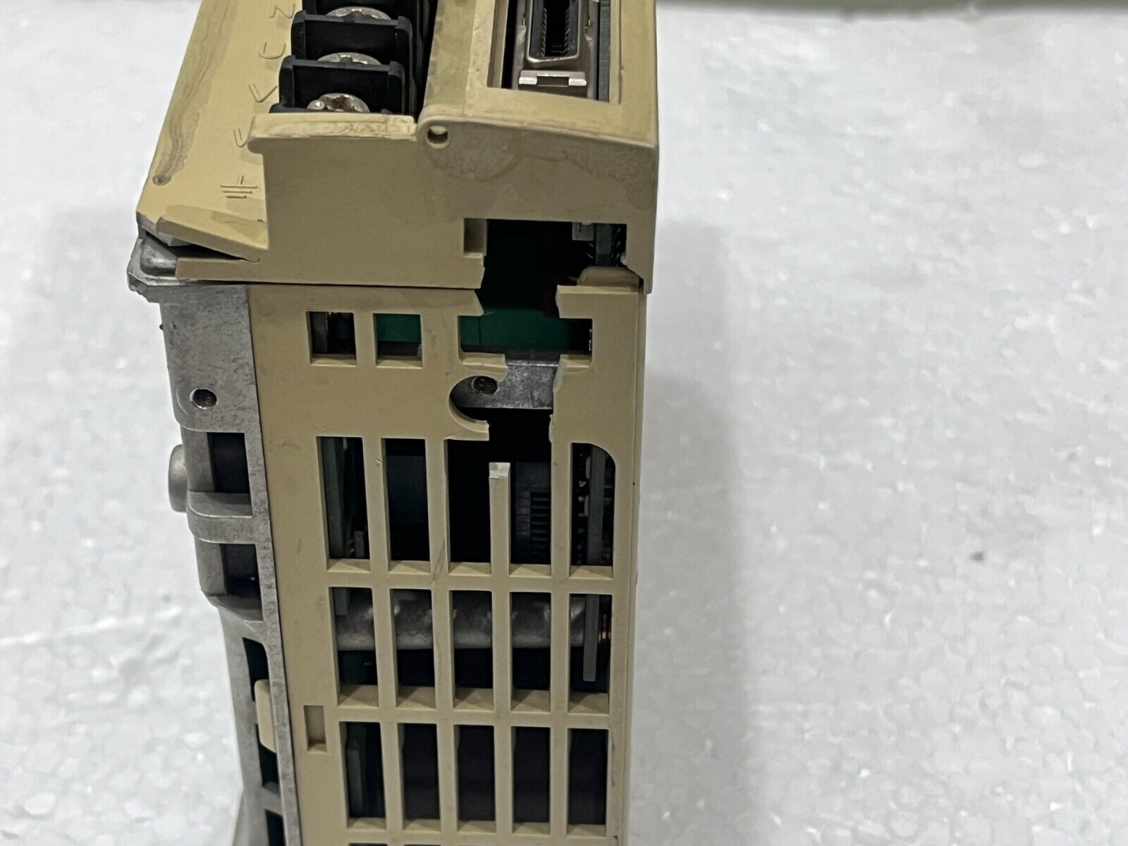 YASKAWA SGDA-01AS AC SERVOPACK SERVO DRIVE FRONT COVER BROKEN