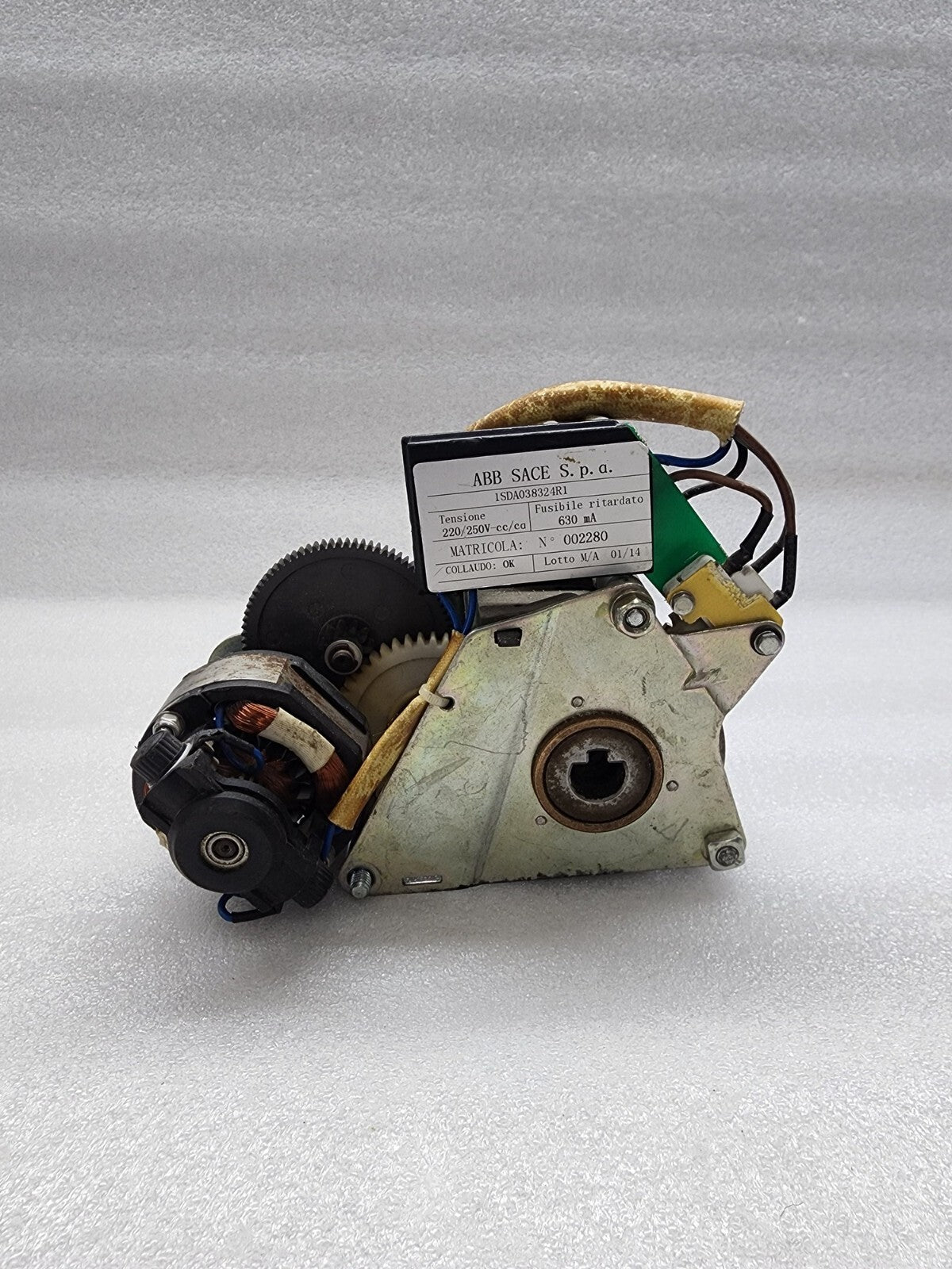 ABB 1SDA038324R1 GEARD MOTOR DEVICE 220/250V CC/CA ORIGINAL PART