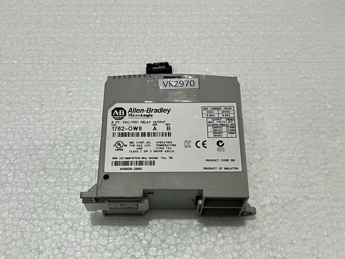 ALLEN BRADLEY CAT 1762-OW8 SER A RELAY OUTPUT MODULE