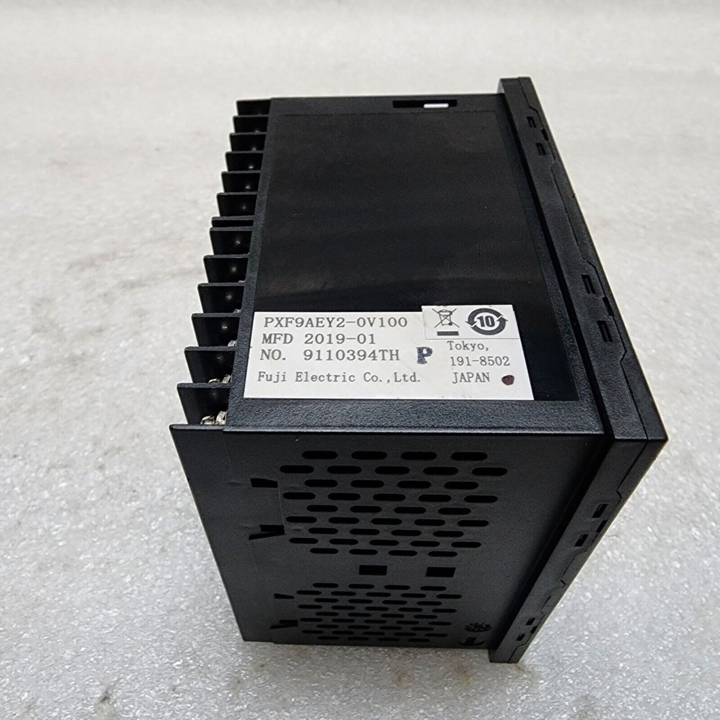 FUJI ELECTRIC PXF9AEY2-0V100 TEMPERATURE CONTROLLER 100-240VAC