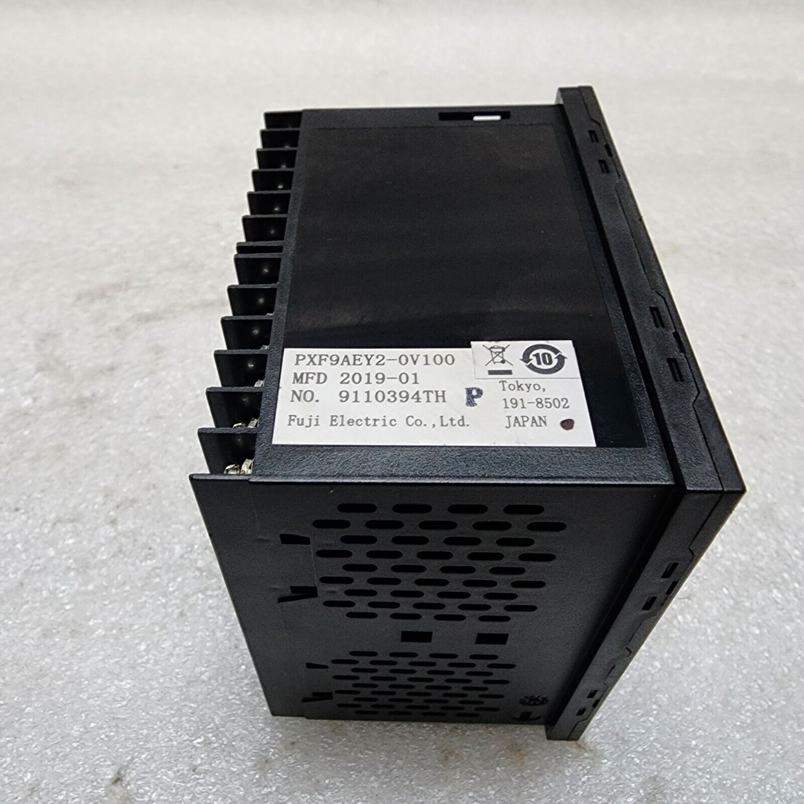 FUJI ELECTRIC PXF9AEY2-0V100 TEMPERATURE CONTROLLER 100-240VAC