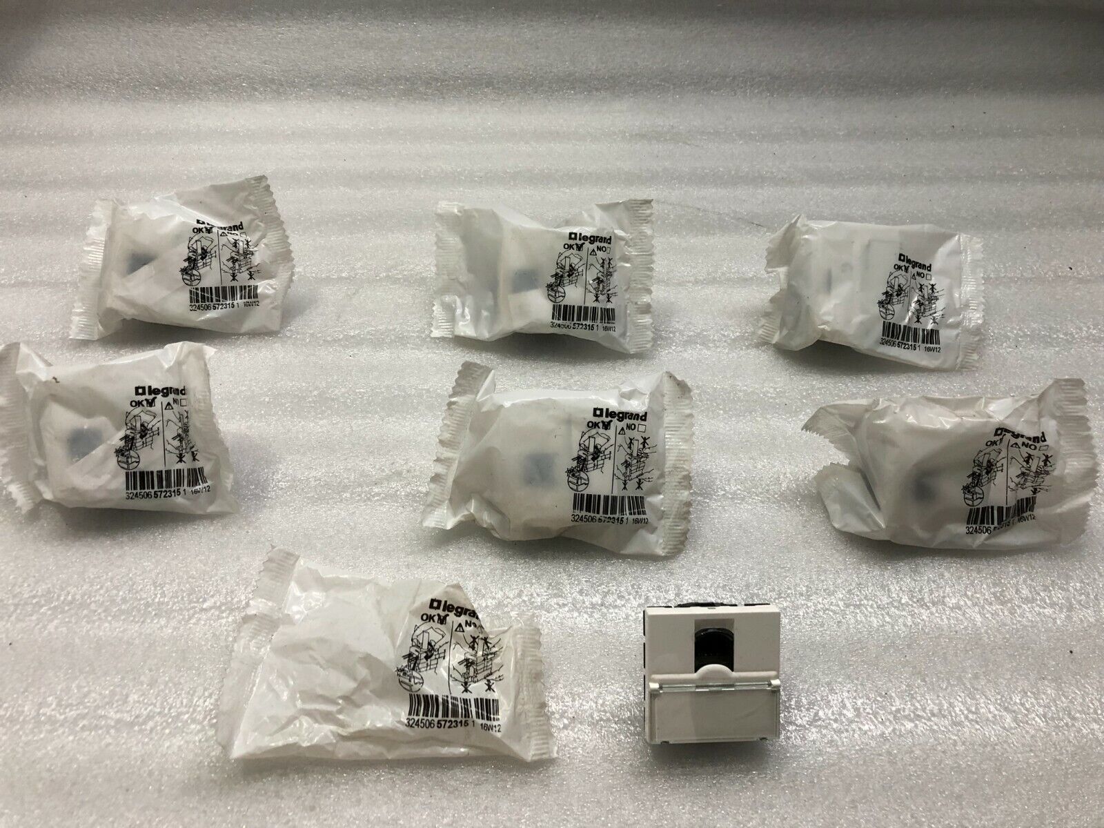 LEGRAND 5 723 15 RJ45 SOCKET LOT OF 6 UNIT