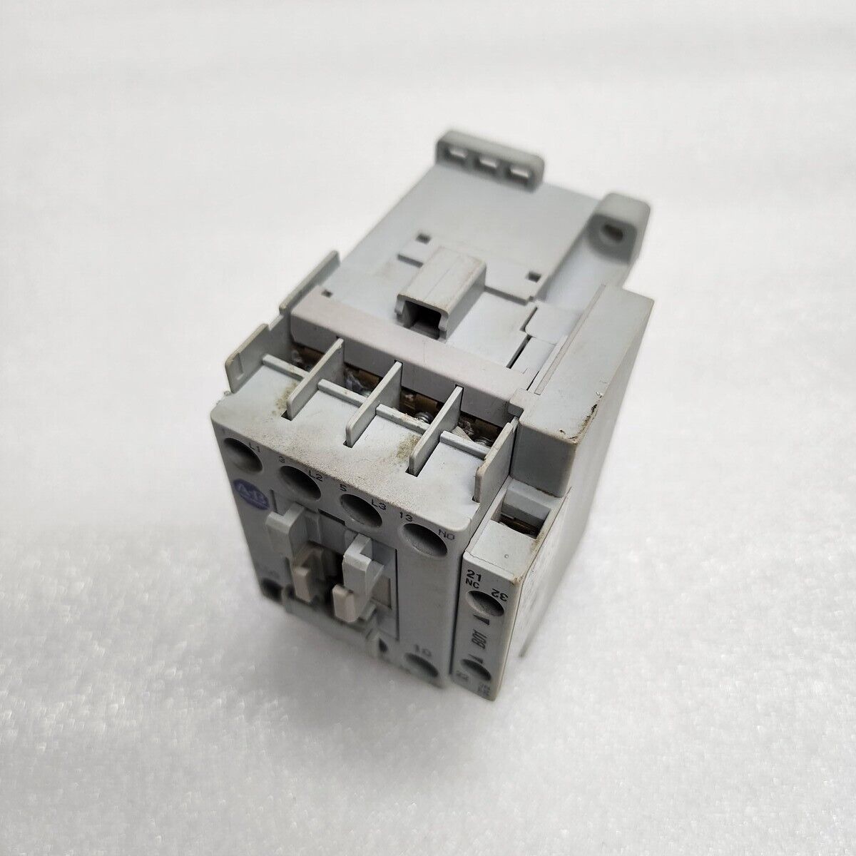 ALLEN BRADLEY CAT 100-C09-10 SER A MAGNETIC CONTACTOR 32A COIL VOLTAGE 110-120V