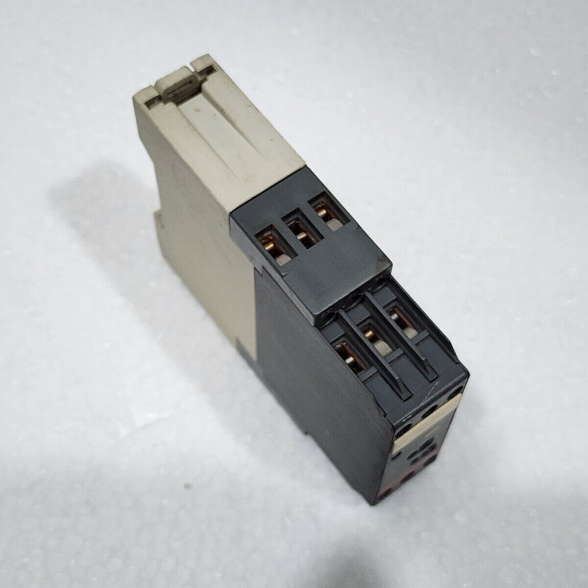 ABB CT-AHS OFF DELAY WITH AUXILIARY SUPPLY TIME RELAY 1SVR430113R0100