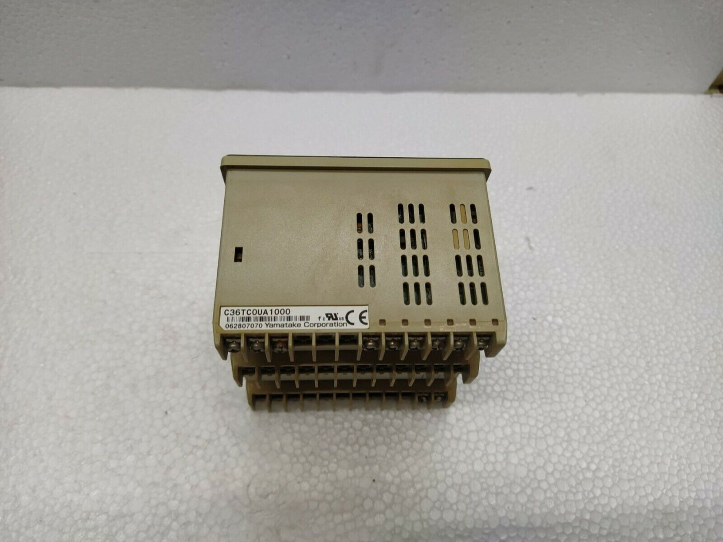 Yamatake SDC36 Digital Indicating Controller C36TC0UA1000 SDC 36 100-240V AC