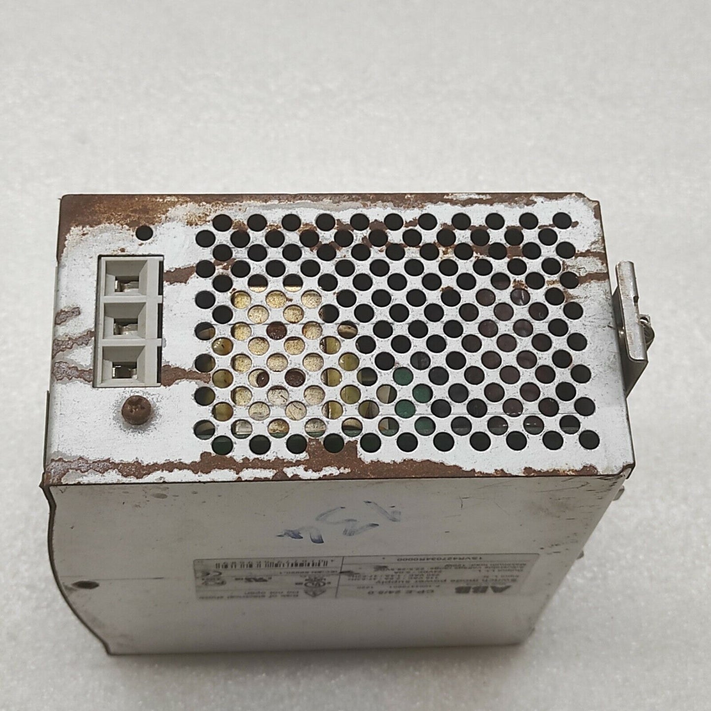 ABB CP-E 24/5.0 POWER SUPPLY 1SVR427034R0000 24VDC 5A SCREW RUSTED