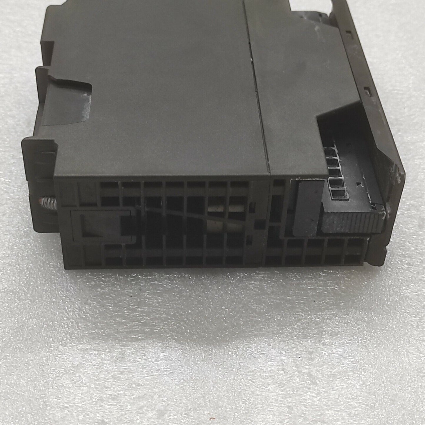 SIEMENS 6ES7 322-1HH01-0AA0 OUTPUT MODULE