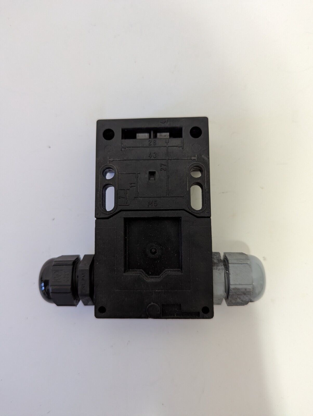 Schmersal AZ16ZVK Safety door switch
