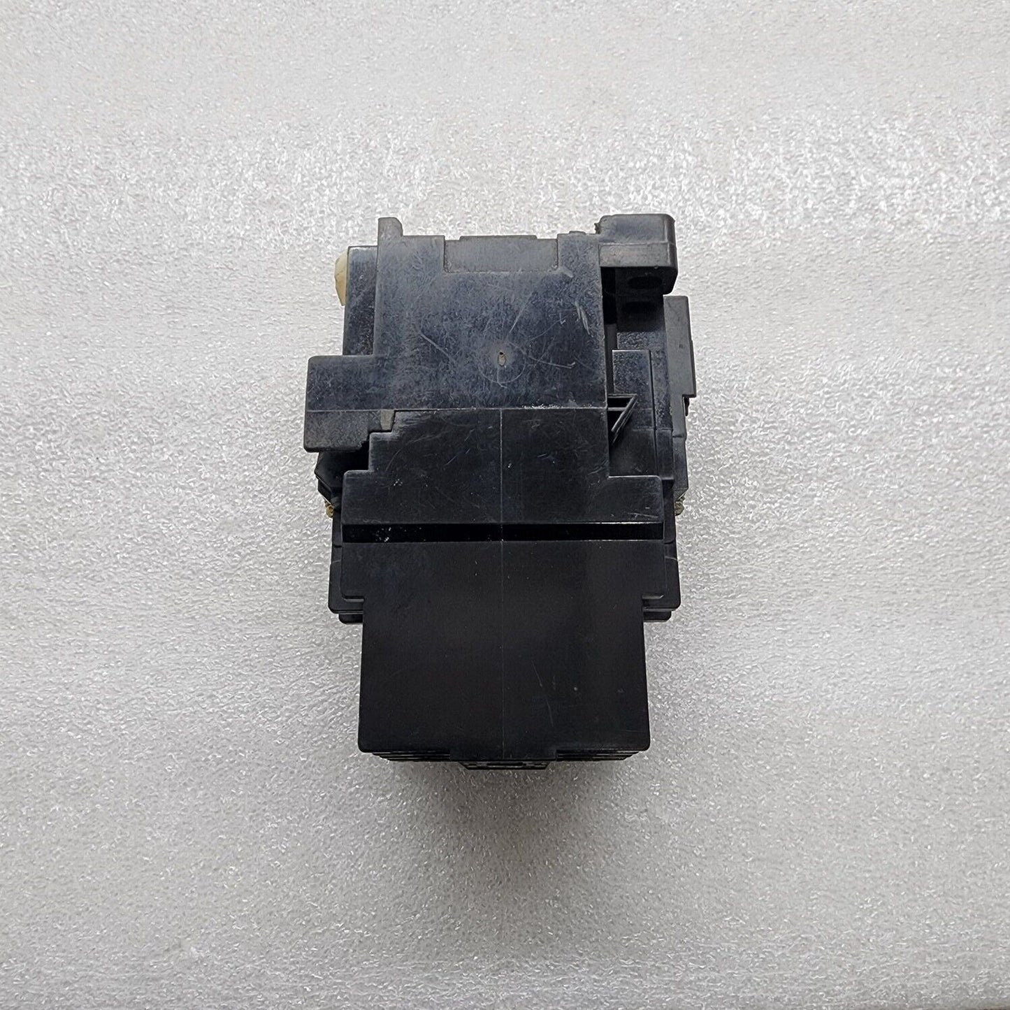 MITSUBISHI SR-K6 3-POLE MAGNETIC CONTACTOR 3A COIL VOLTAGE 380-440V