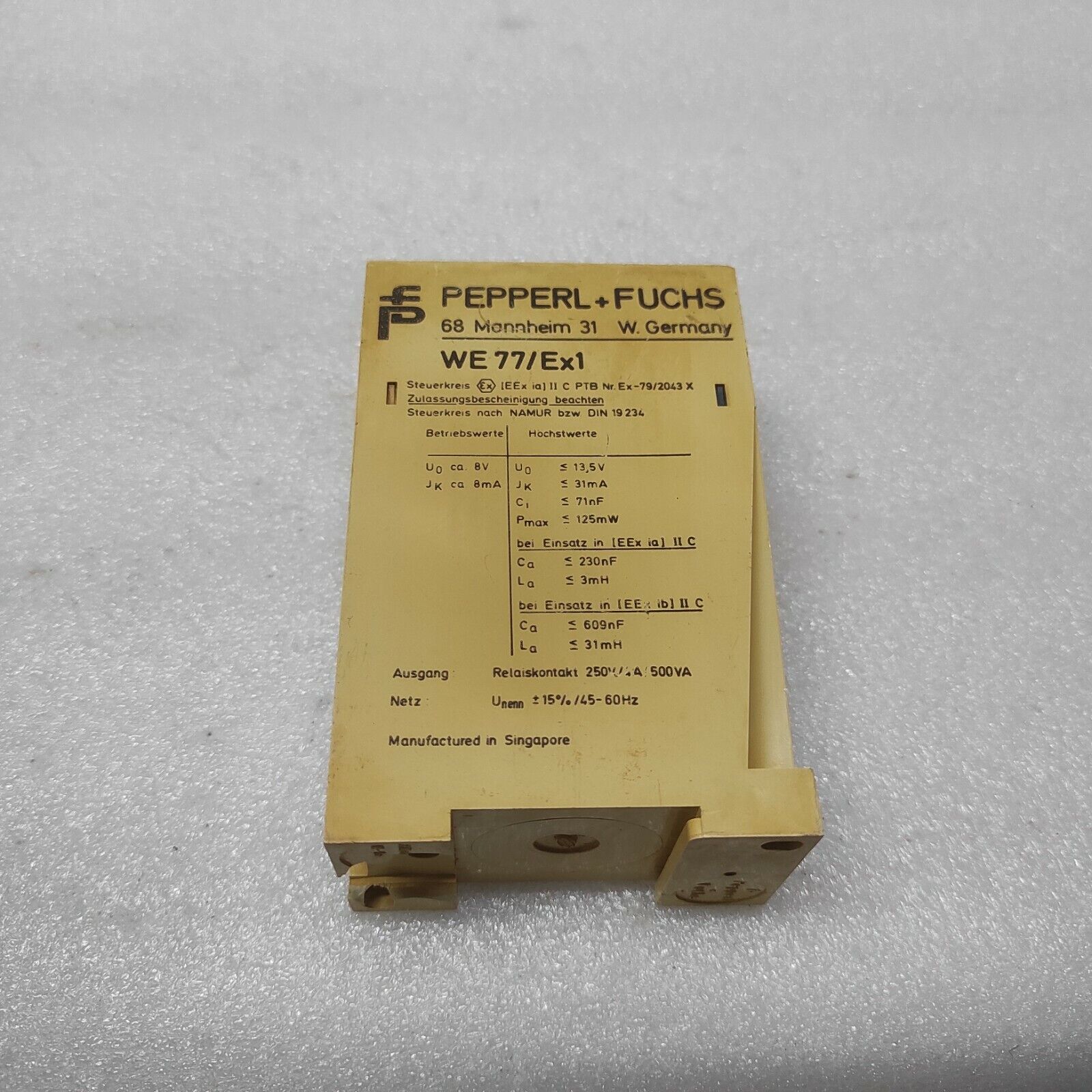 PEPPERL + FUCHS WE77/EX1 SWITCH AMPLIFIER 220V