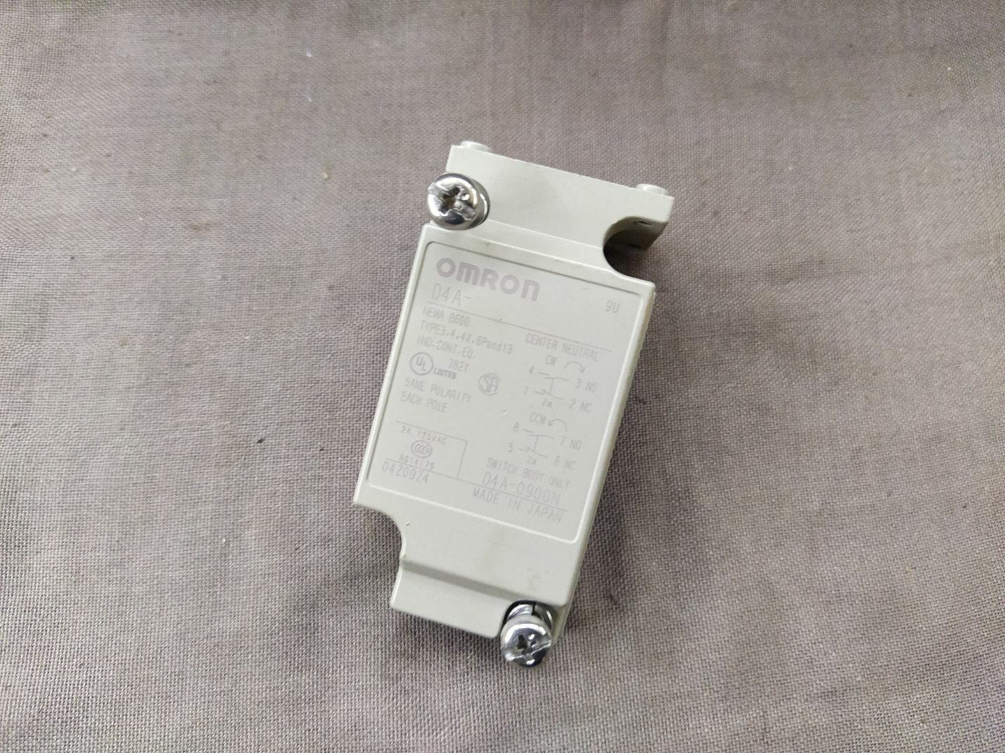 Omron D4A-0900N Limit Switch D4A0900N