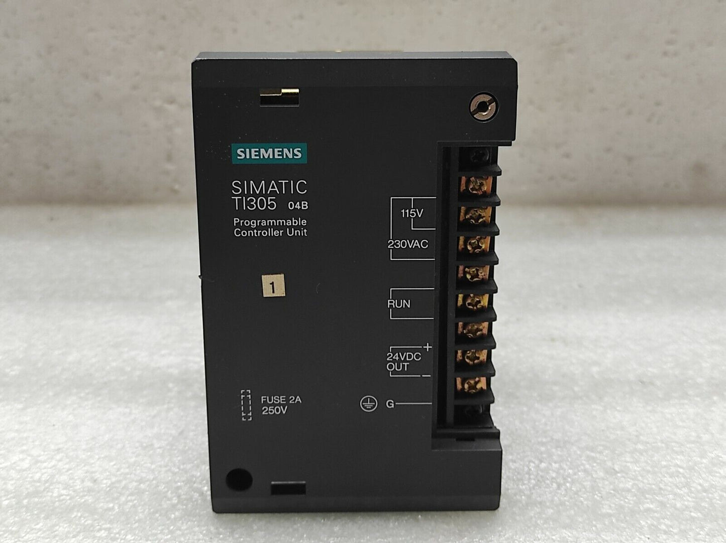 SIEMENS SIMATIC TI305-04B PROGRAMMABLE CONTROLLER UNIT 115-230V