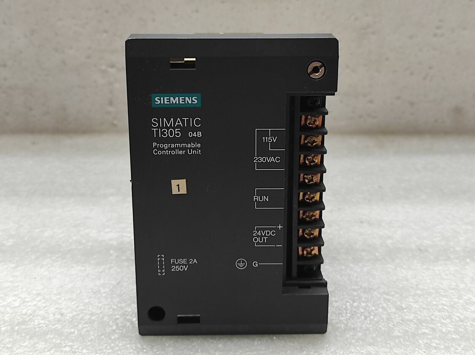 SIEMENS SIMATIC TI305-04B PROGRAMMABLE CONTROLLER UNIT 115-230V