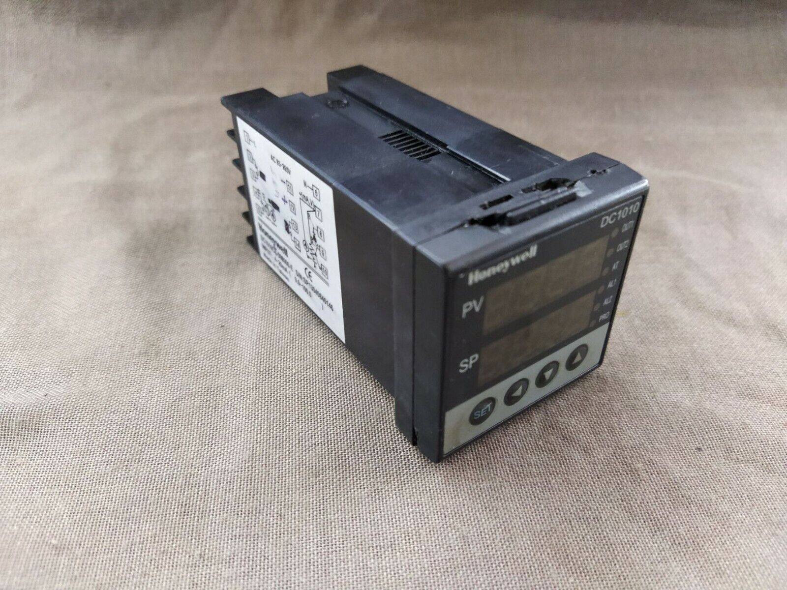 Honeywell DC1010 Temperature Controller DC1010CT-302000-E