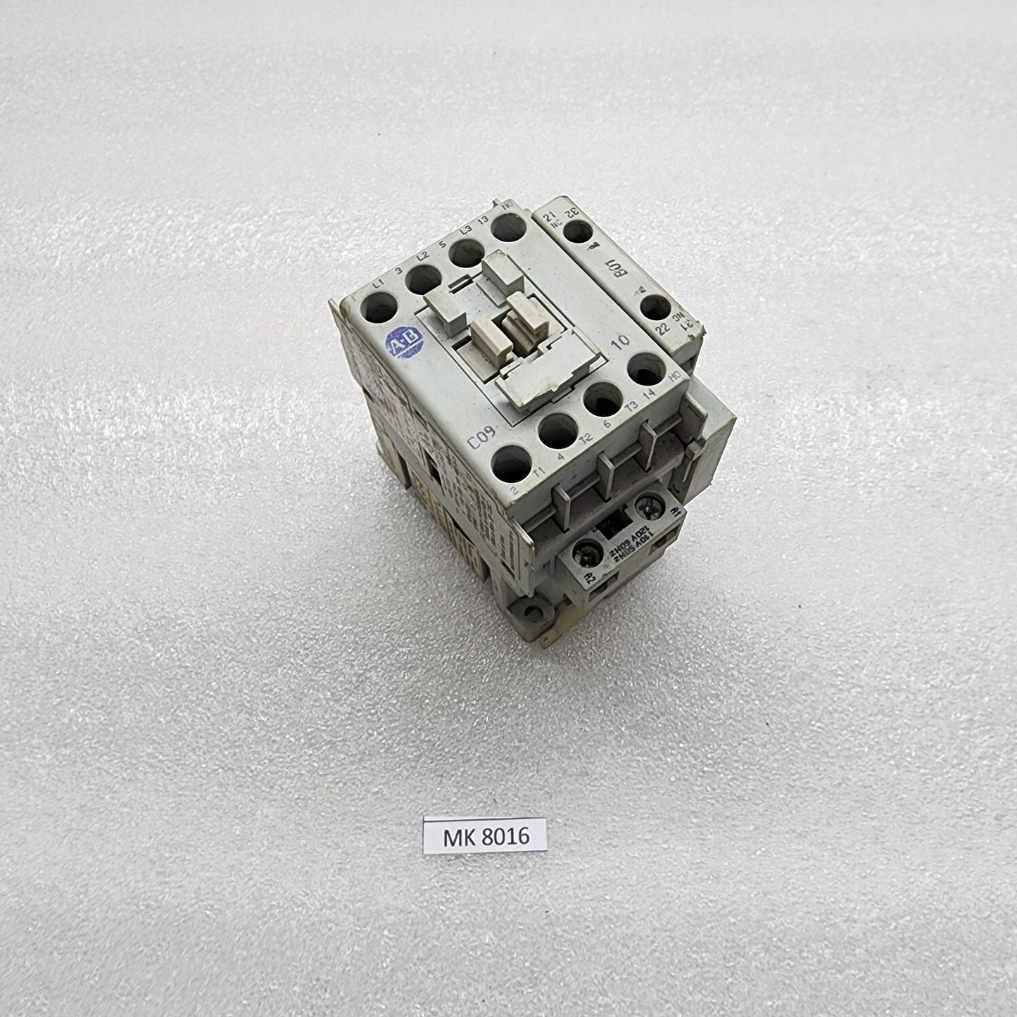 ALLEN BRADLEY CAT 100-C09-10 3-POLE CONTACTOR COIL VOLTAGE 110-120V