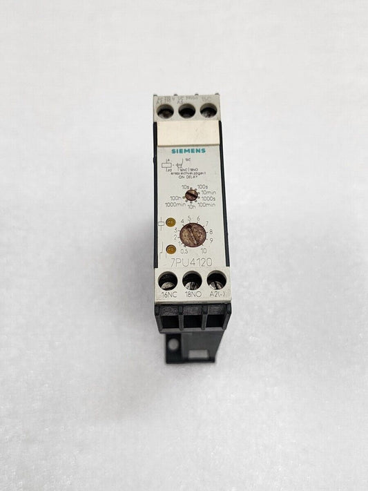 SIEMENS 7PU4120-2AN20 TIME DELAY RELAY 220-240V