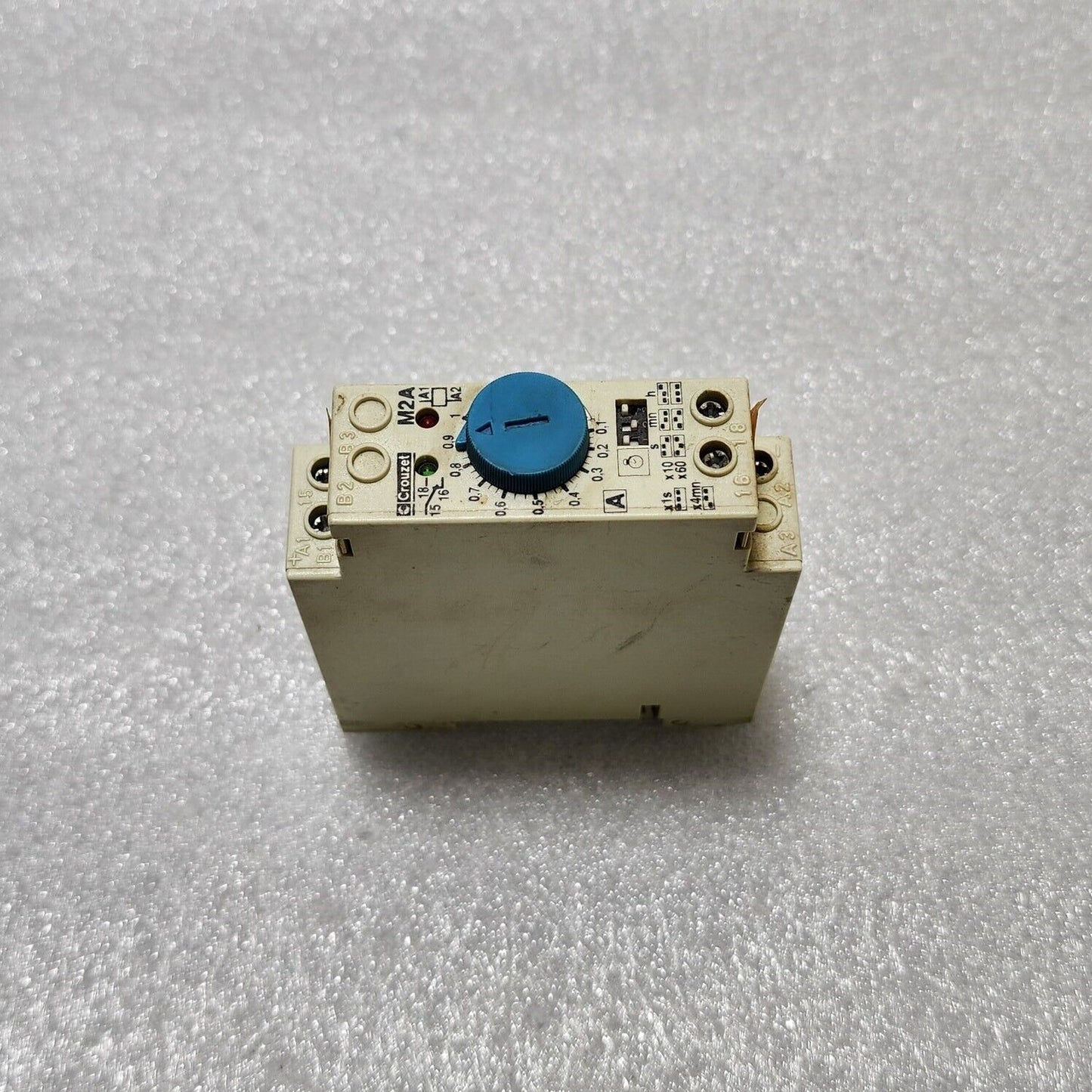 CROUZET M2A TIME DELAY RELAY 88881104 220-240V