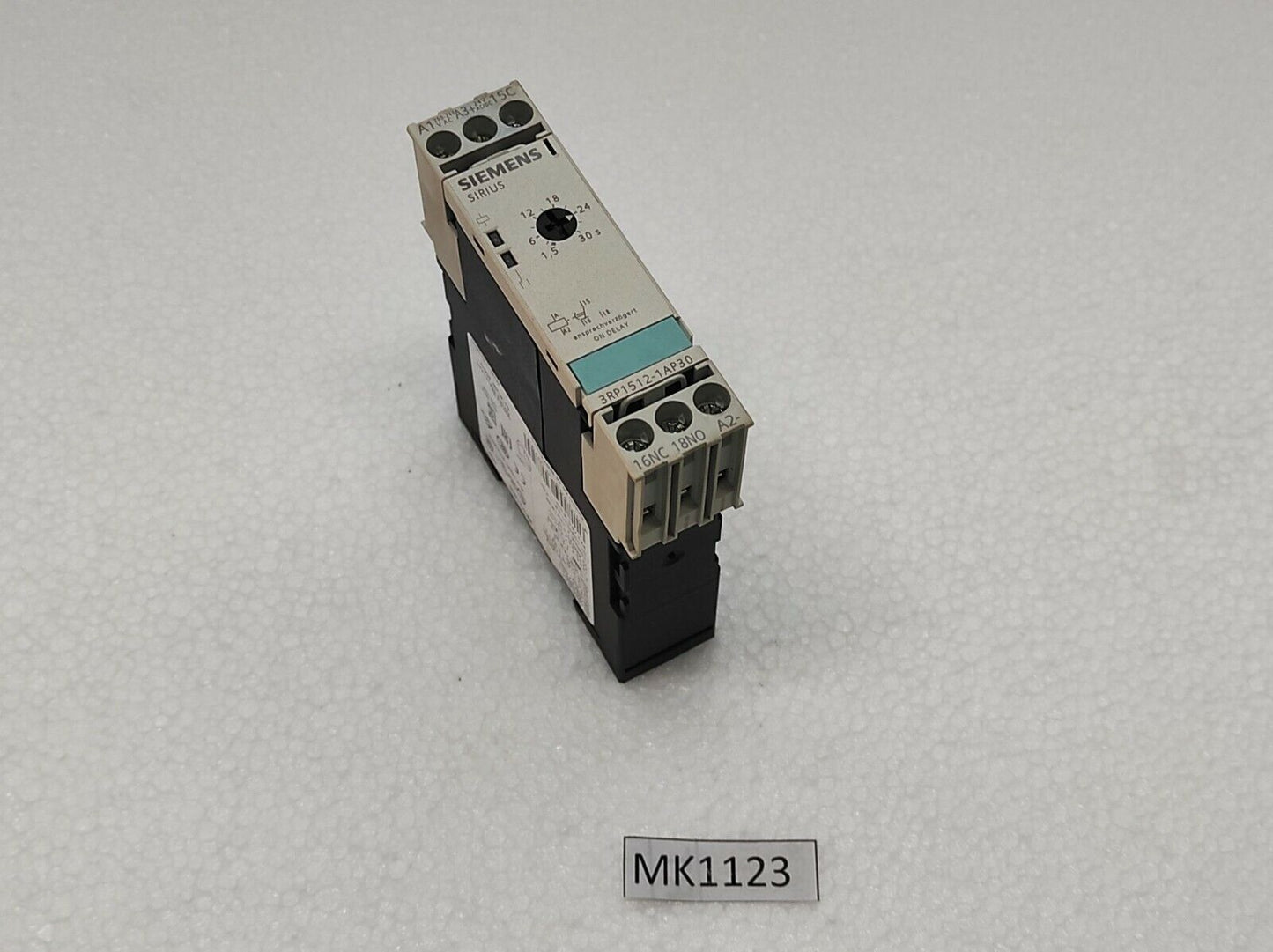 Siemens 3RP1512-1AP30 SPDT Timer Relay