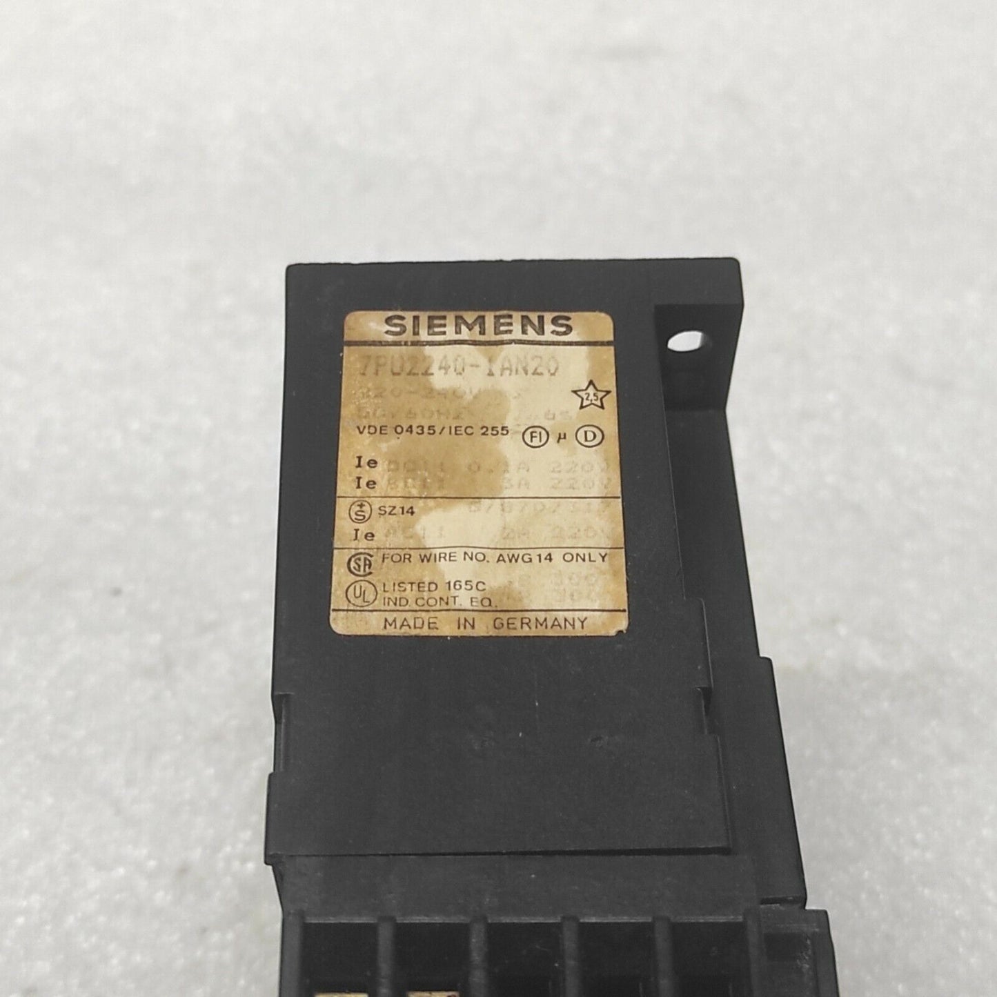 SIEMENS 7PU2240-1AN20 SAFETY RELAY 220-240V 0-6SEC