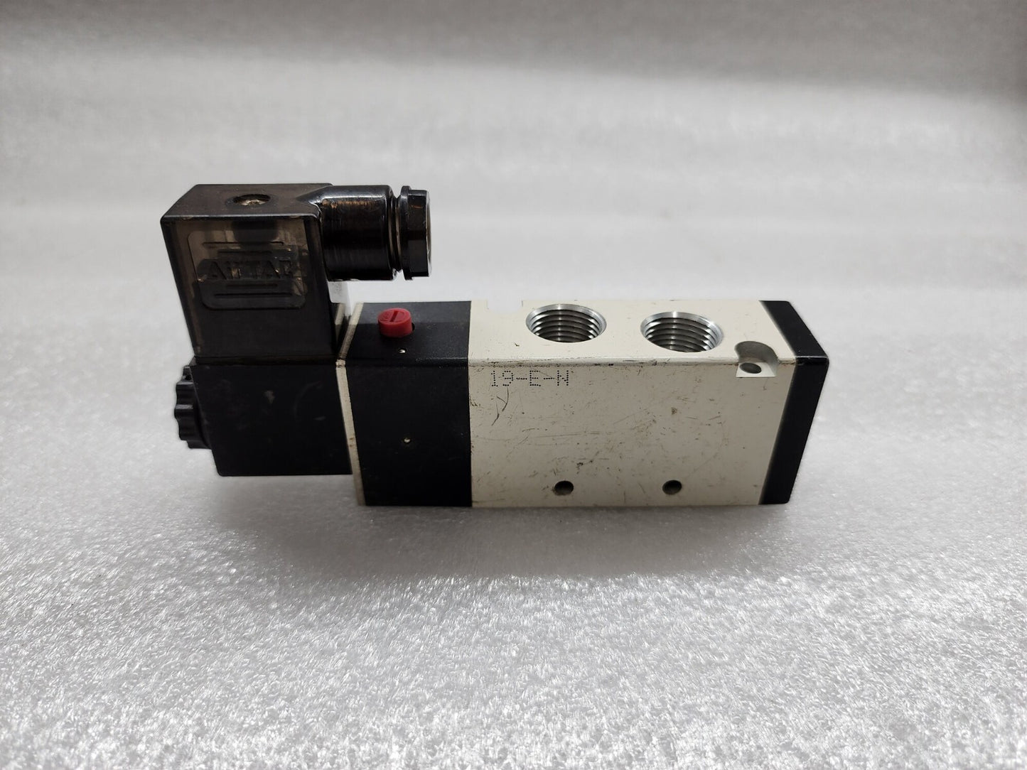 AIRTEC 4V310-10 SOLENOID AIR VALVE 110V