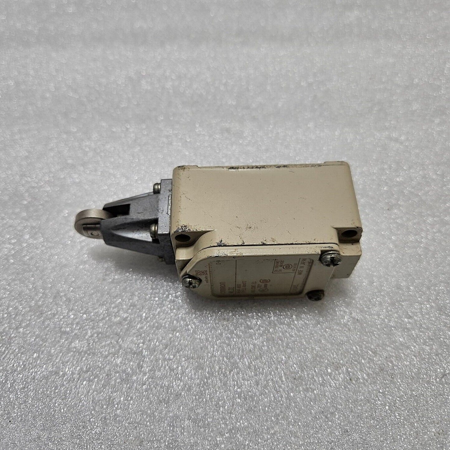 OMRON WLD2 LIMIT SWITCH 02X08Z5