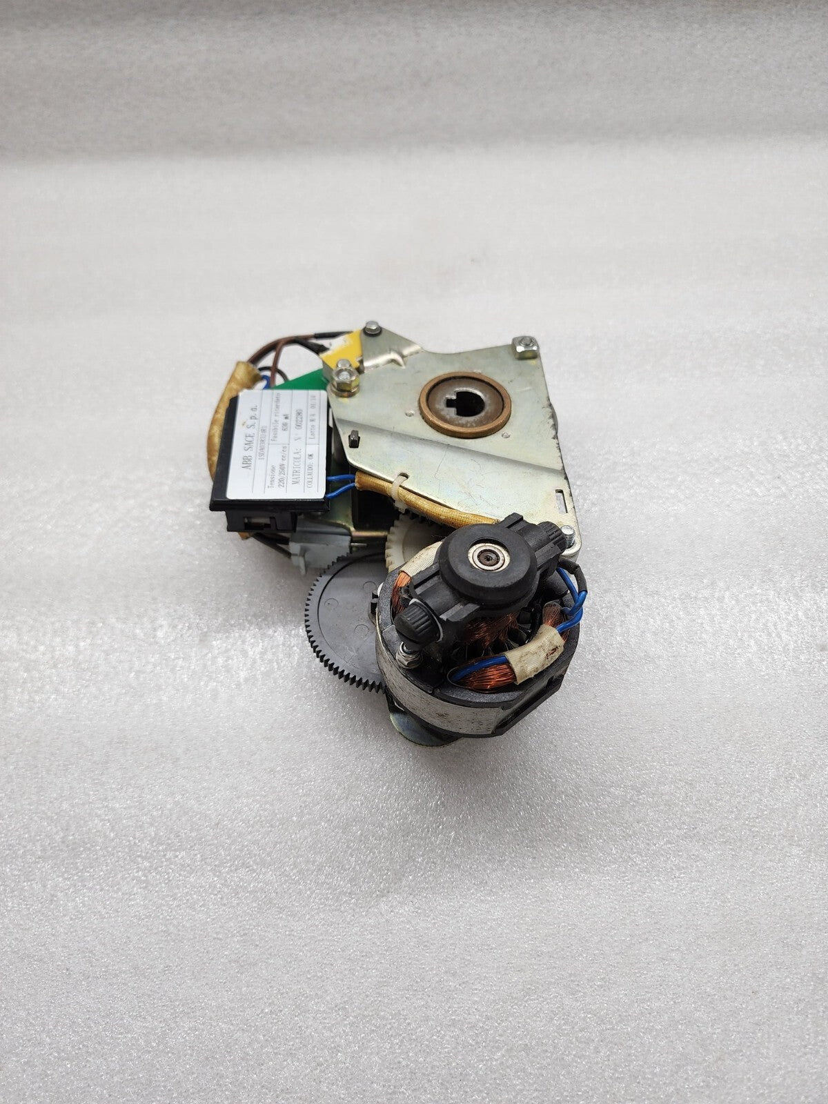 ABB 1SDA038324R1 GEARD MOTOR DEVICE 220/250V CC/CA ORIGINAL PART