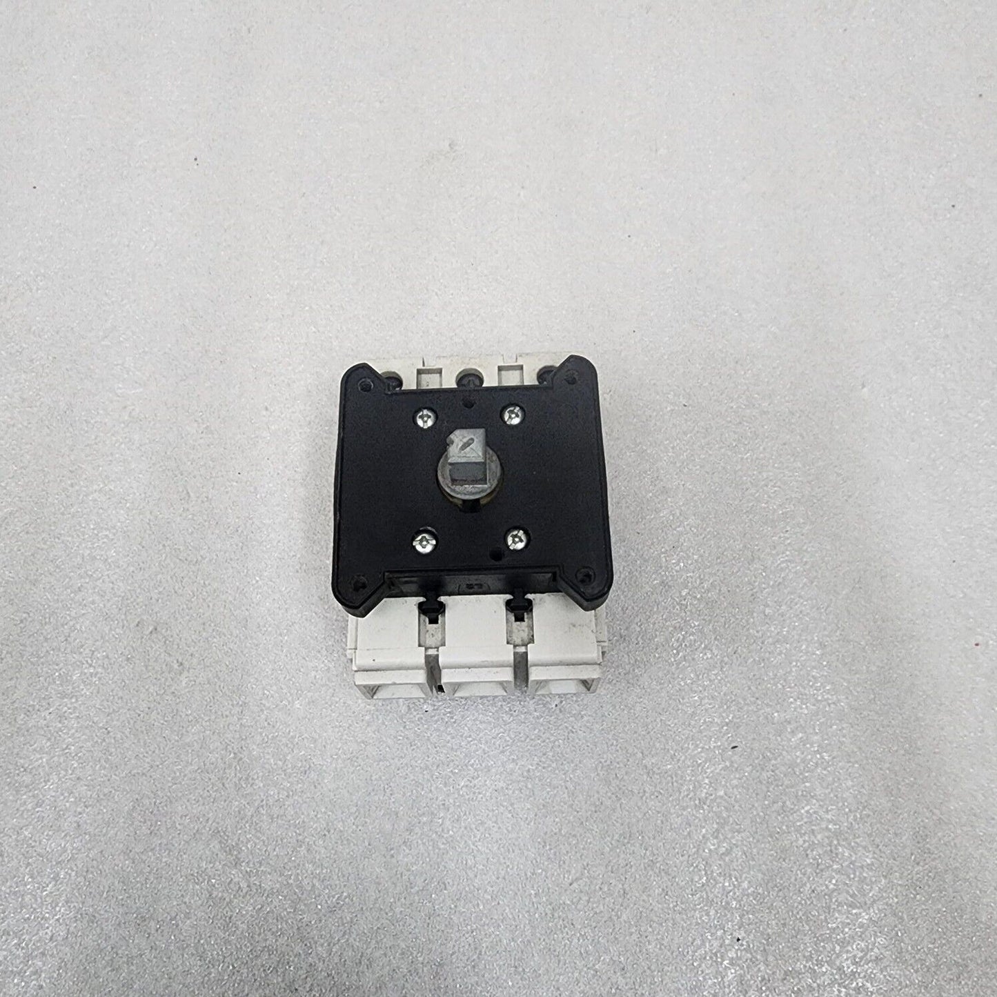 V3 3-POLE SWITCH BODY FOR SWITCH DISCONNECTOR 63A