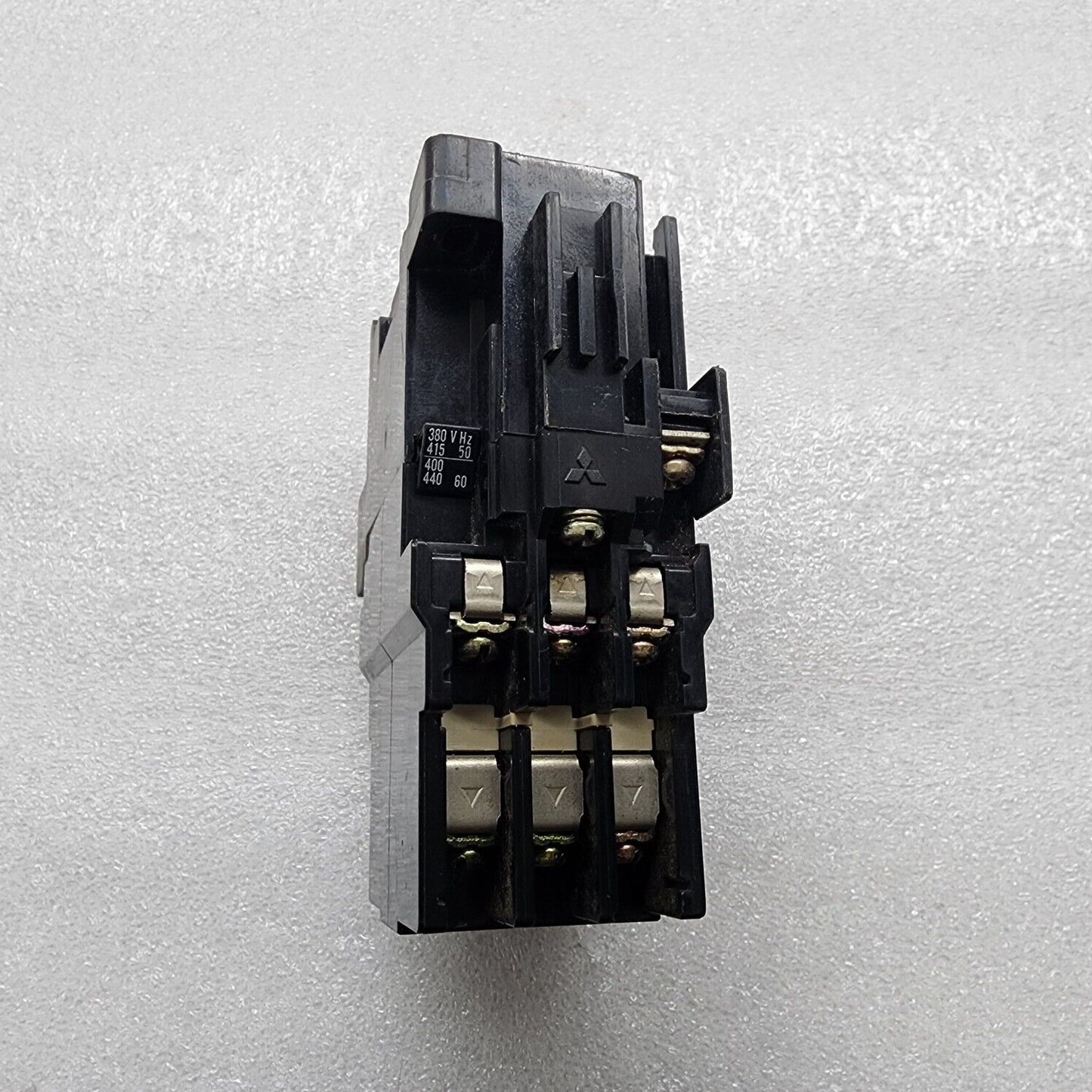 MITSUBISHI SR-K6 3-POLE MAGNETIC CONTACTOR 3A COIL VOLTAGE 380-440V