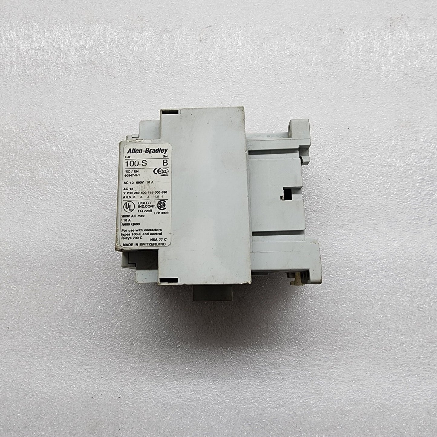 ALLEN BRADLEY CAT 100-C09-10 3-POLE CONTACTOR COIL VOLTAGE 110-120V