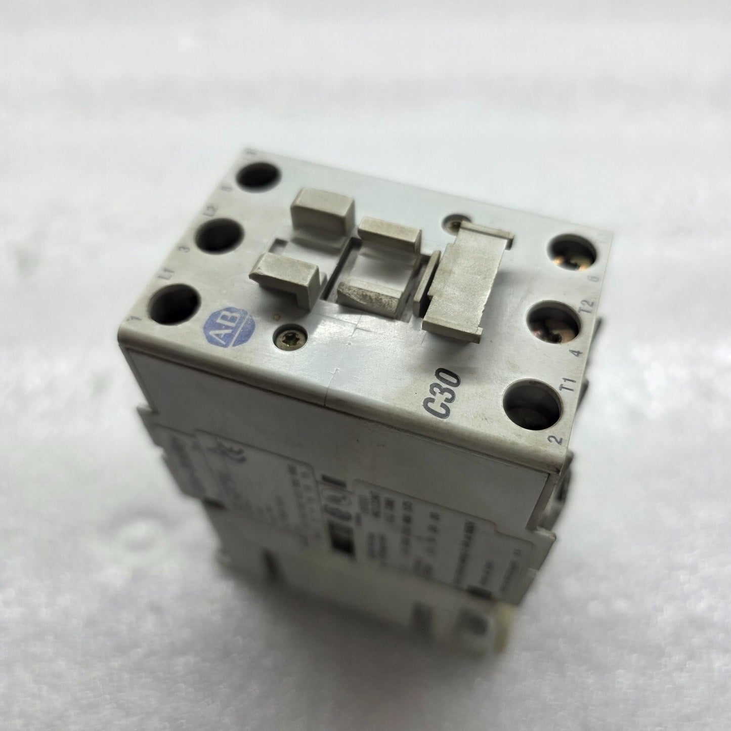 ALLEN BRADLEY CAT 100-C30-00 MAGNETIC CONTACTOR 24V