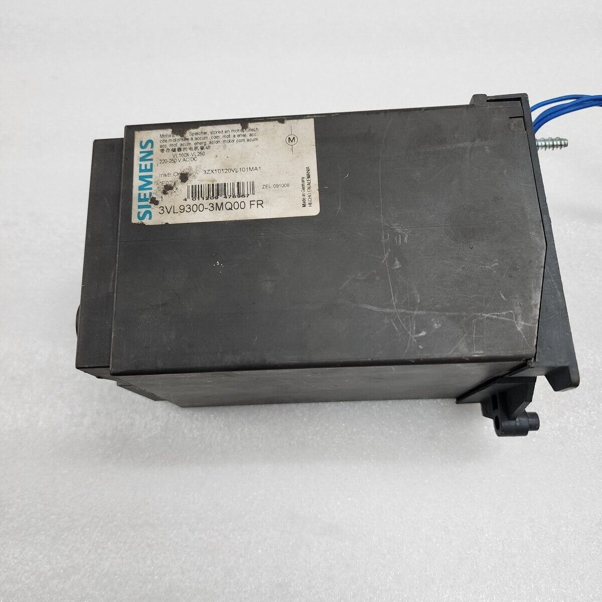 SIEMENS 3VL9300-3MQ00 MOTOR OPERATOR 220-250V AC/DC