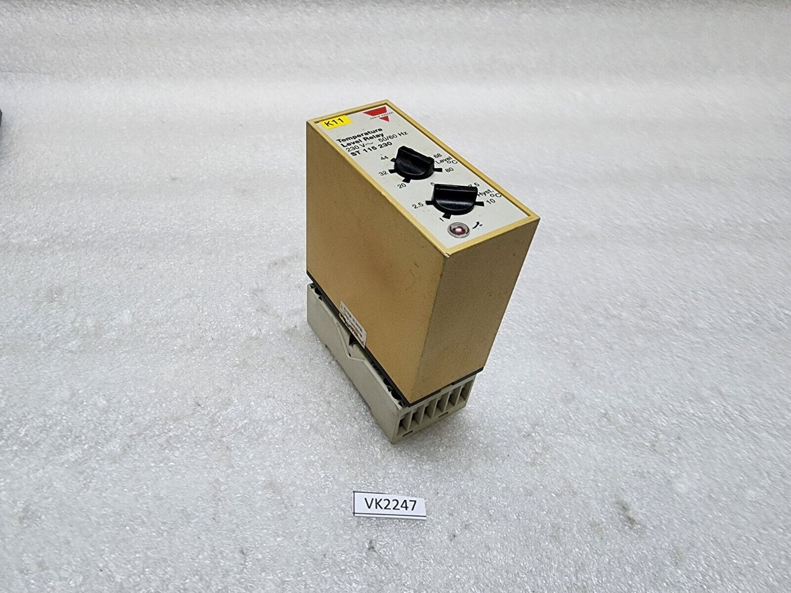 CARLO GAVAZZI ST115230 TEMPERATURE LEVEL RELAY 230V