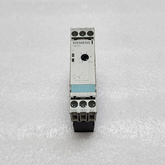 SIEMENS 3RP1533-1AP30 TIME RELAY
