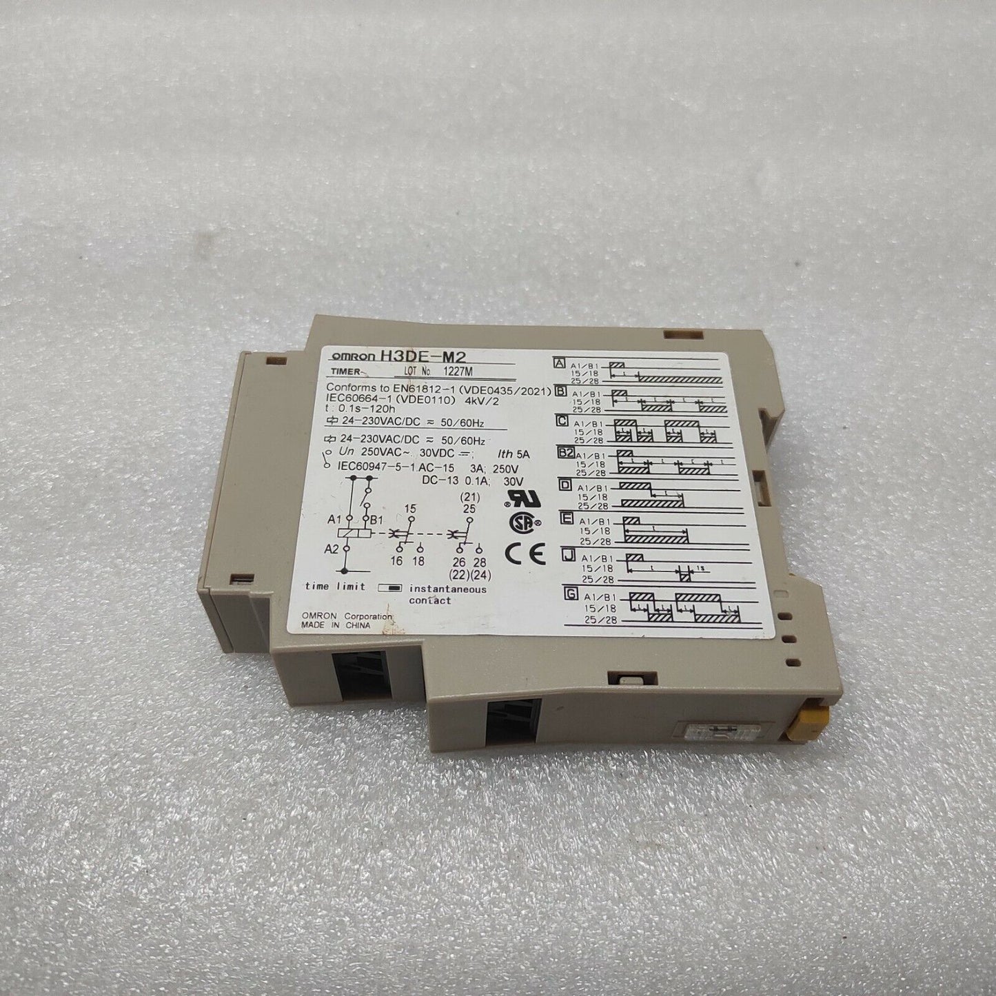 OMRON H3DE-M2 MULTIFUNCTION TIME RELAY 0.1S-120H 24-230VAC/DC