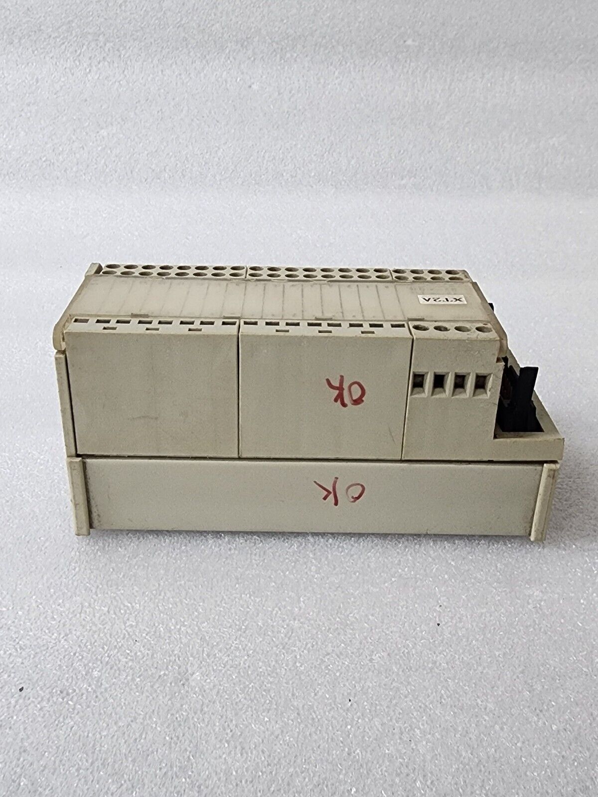 ABE7-H16R21 16 I/O PASSIVE CONNECTION SUB BASE