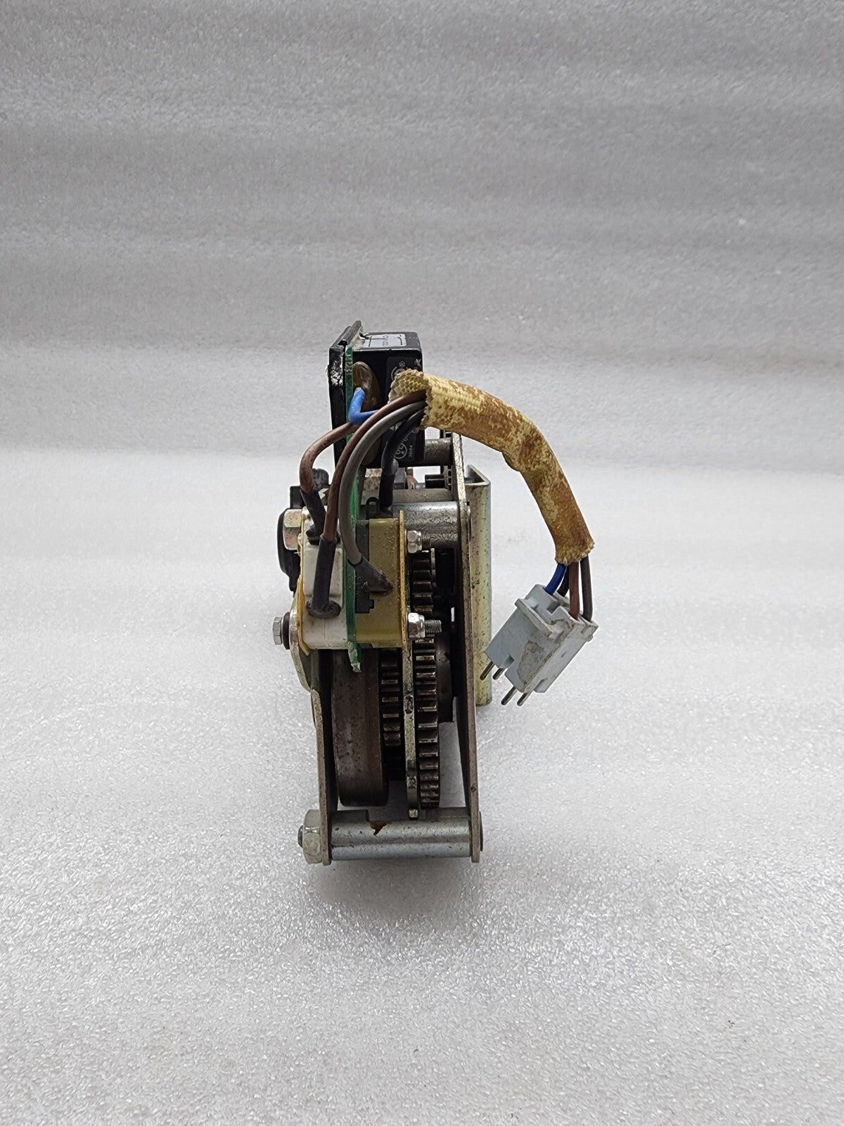 ABB 1SDA038324R1 GEARD MOTOR DEVICE 220/250V CC/CA ORIGINAL PART