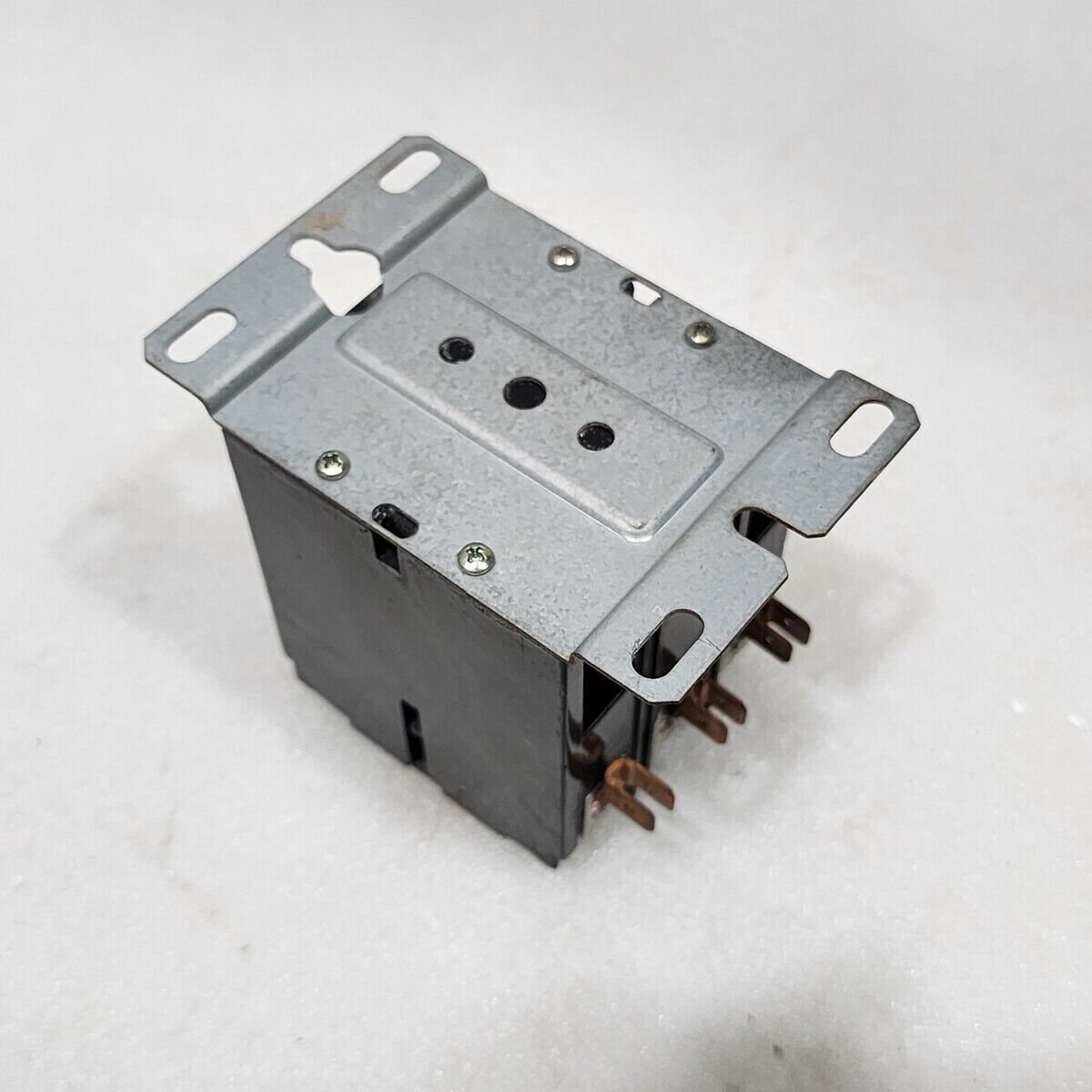 CARRIER P282-0432A 3-POLE MAGNETIC CONTACTOR 40A HCCY3XT04CG102 COIL VOLTAGE: 12